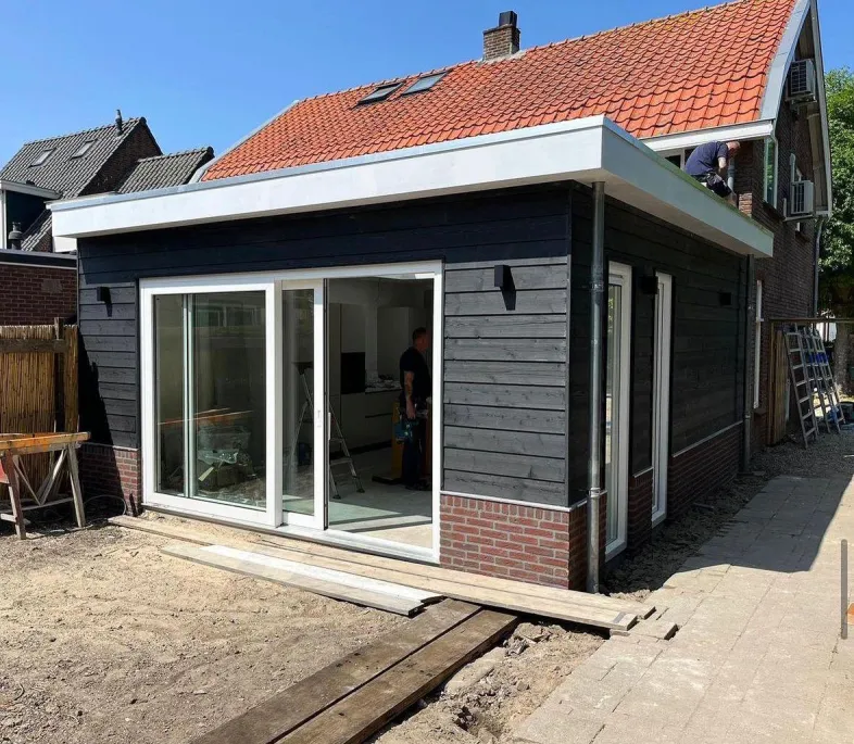 
Aanbouw woning met openslaande deuren
